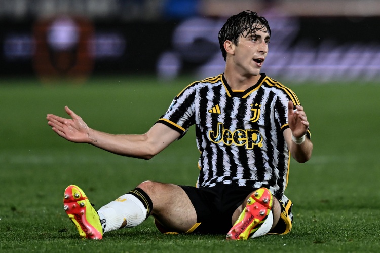 开云智能体验-尤文官方：米雷蒂右大腿半腱肌轻度损伤，将在10-15天后复查